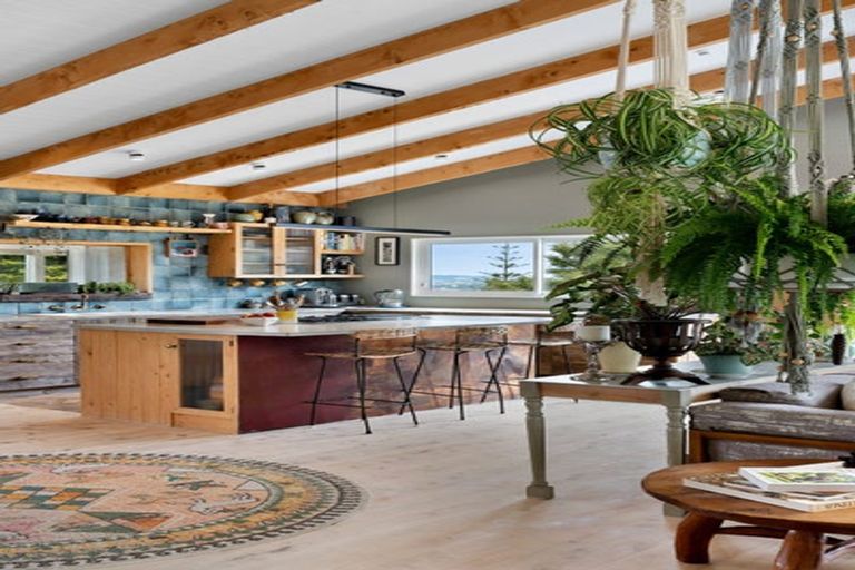 Photo of property in 236 Kiwitahi Road, Helensville, 0875