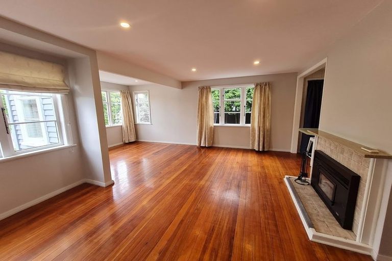 Photo of property in 43 Pitcairn Crescent, Bryndwr, Christchurch, 8053