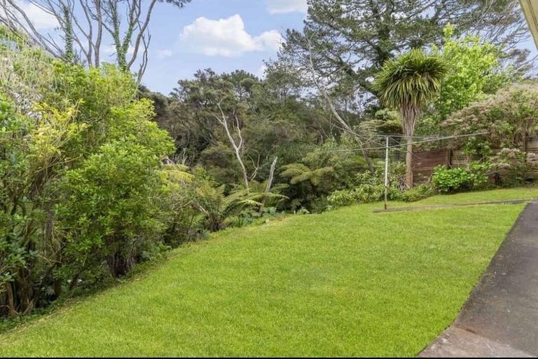 Photo of property in 51 Easton Park Parade, Glenfield, Auckland, 0629
