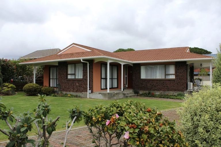 Photo of property in 10 Awanui Drive, Waikanae, 5036