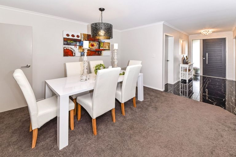 Photo of property in 9 Tongeren Square, Karaka, Papakura, 2113