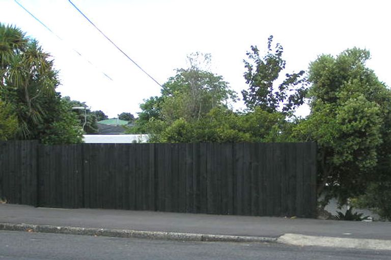 Photo of property in 2/169 Queen Street, Northcote Point, Auckland, 0627