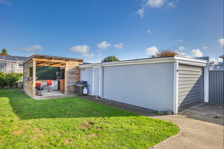 Photo of property in 11 Duke Street, Levin, 5510