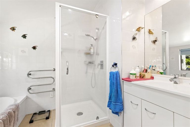 Photo of property in 14 Yelash Road, Massey, Auckland, 0614