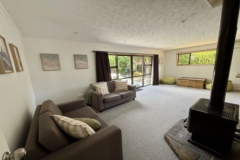 Photo of property in 16 Kuri Place, Wanaka, 9305