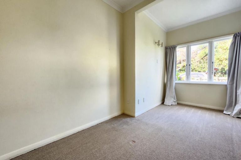 Photo of property in 73 Maupuia Road, Maupuia, Wellington, 6022