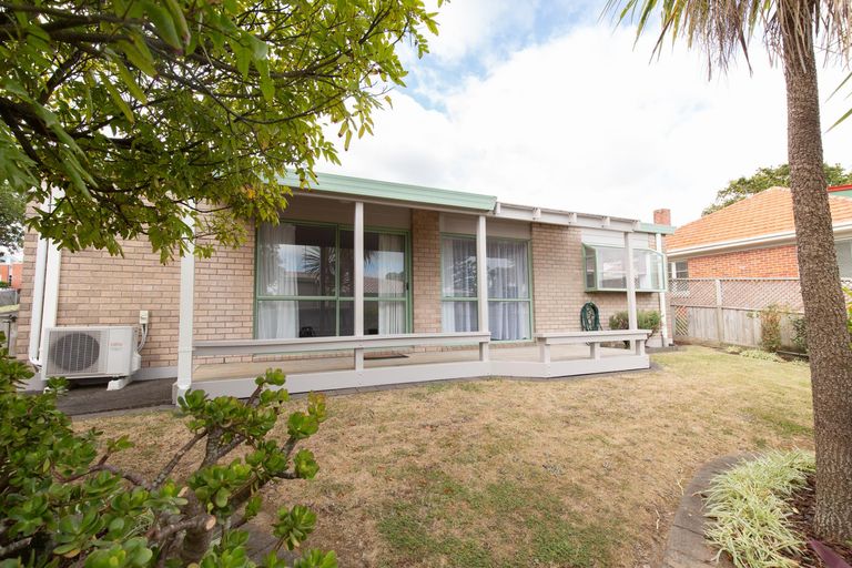 Photo of property in 1/30 Uxbridge Road, Mellons Bay, Auckland, 2014