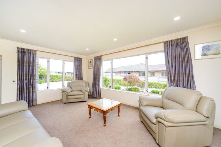 Photo of property in 1 Silkwood Place, Fitzherbert, Palmerston North, 4410