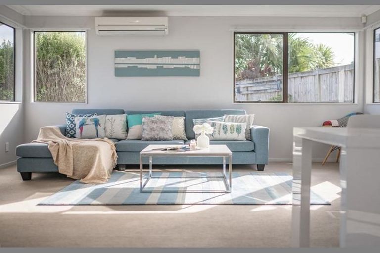 Photo of property in 150 Aviemore Drive, Highland Park, Auckland, 2010