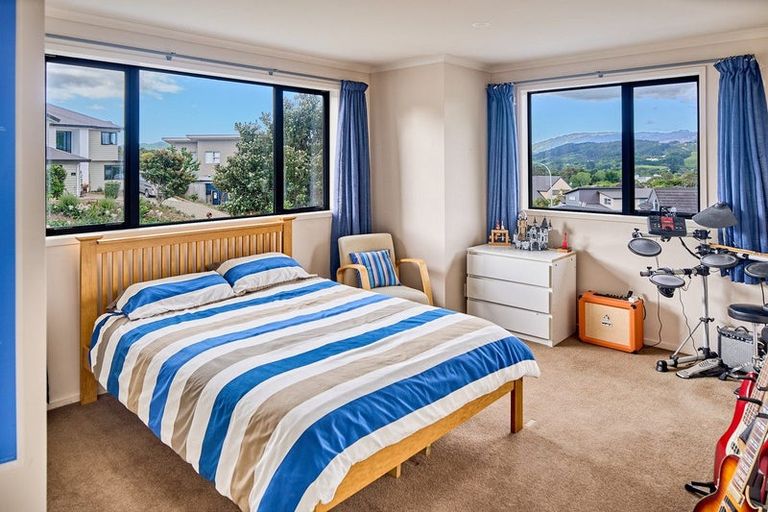 Photo of property in 17 Endeavour Drive, Whitby, Porirua, 5024