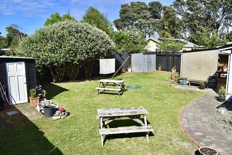 Photo of property in 27 Toi Street, Otaki Beach, Otaki, 5512