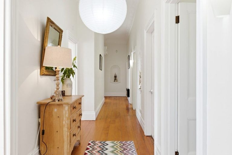 Photo of property in 427 Karaka Bay Road, Karaka Bays, Wellington, 6022