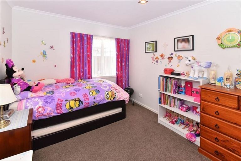 Photo of property in 88 Popokatea Drive, Takanini, 2112