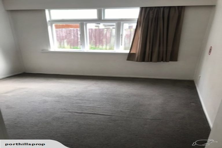 Photo of property in 22 Hawkhurst Road, Lyttelton, 8082