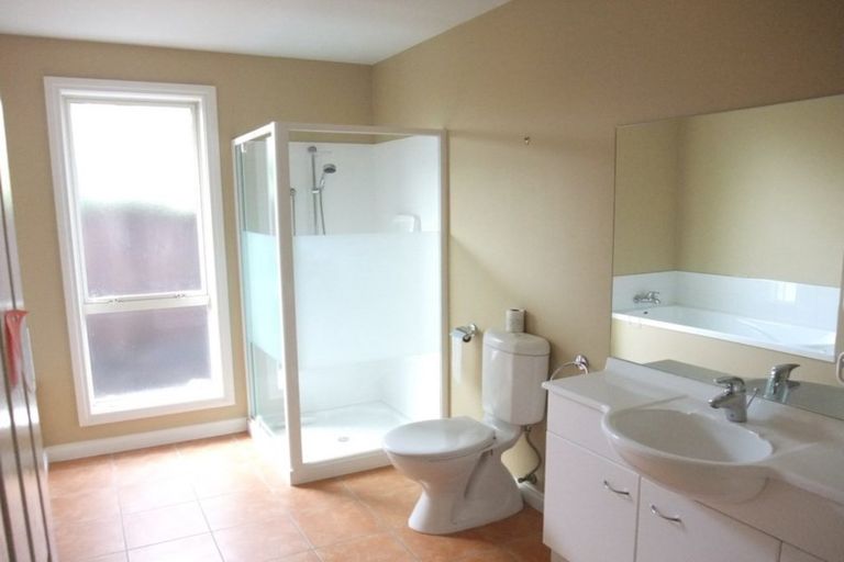 Photo of property in 15 Avon Gate, Russley, Christchurch, 8042