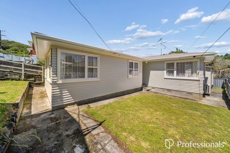 Photo of property in 90 Thomas Street, Stokes Valley, Lower Hutt, 5019