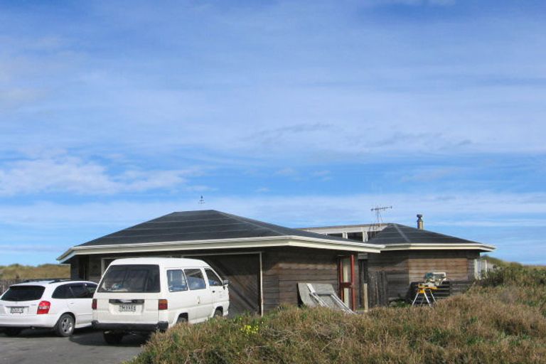 Photo of property in 4 Marine Parade South, Foxton Beach, Foxton, 4815