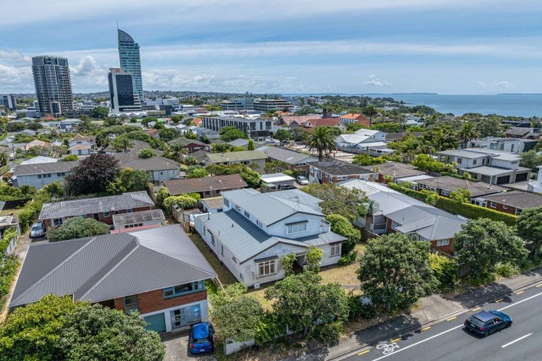 Photo of property in 7 Esmonde Road, Takapuna, Auckland, 0622