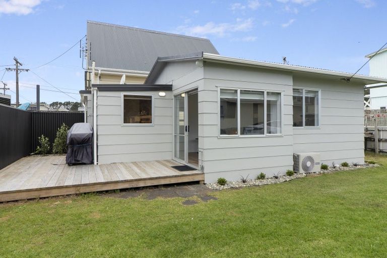 Photo of property in 30 Third Avenue, Urenui, 4377