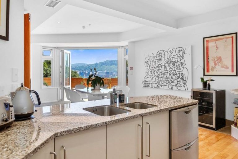 Photo of property in 24a Grafton Road, Roseneath, Wellington, 6011