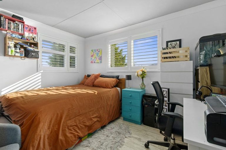 Photo of property in 27 Edelweiss Grove, Timberlea, Upper Hutt, 5018