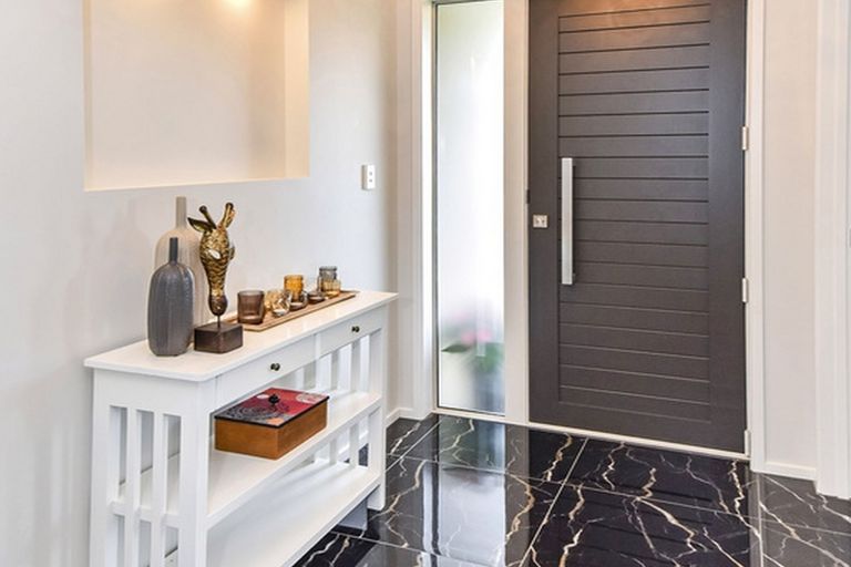 Photo of property in 9 Tongeren Square, Karaka, Papakura, 2113