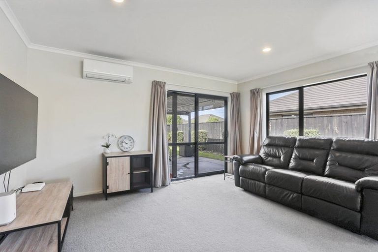 Photo of property in 66 Shillingford Boulevard, Rolleston, 7615