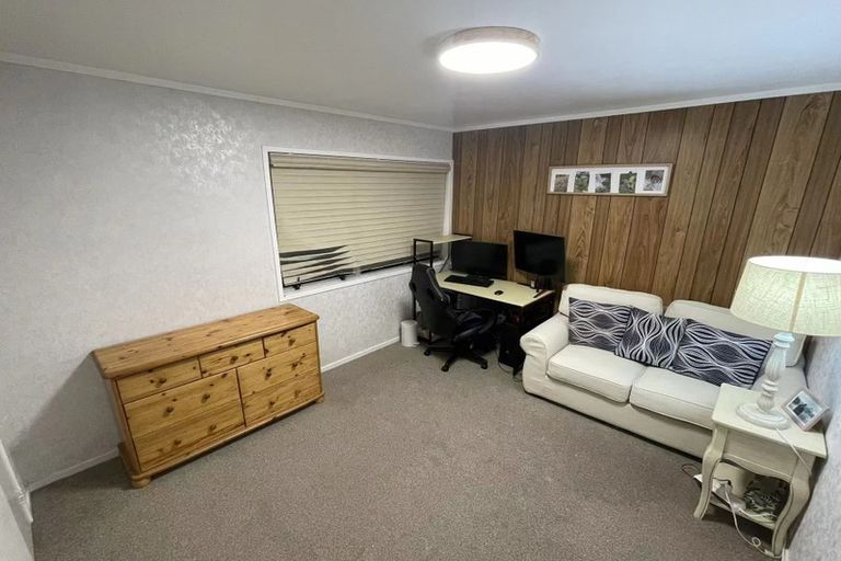 Photo of property in 108 Kemp Road, Massey, Auckland, 0614