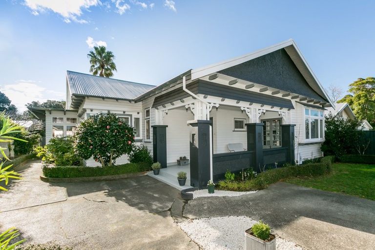 Photo of property in 47 Napier Terrace, Hospital Hill, Napier, 4110