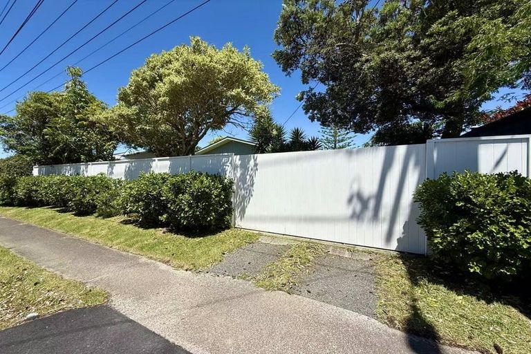 Photo of property in 264 Glenvar Road, Torbay, Auckland, 0630