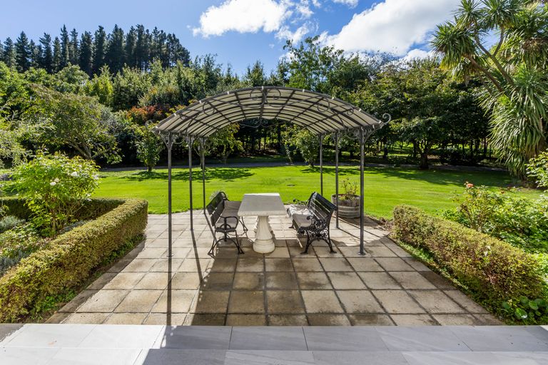 Photo of property in 1 Davison Road, Rotherham, 7379