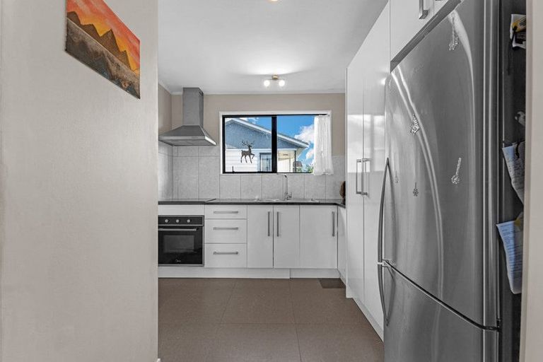 Photo of property in 2/41 Taitimu Drive, Weymouth, Auckland, 2103