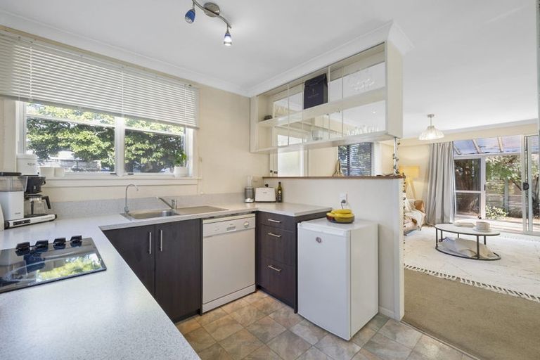 Photo of property in 10 Shortland Street, Lower Vogeltown, New Plymouth, 4310