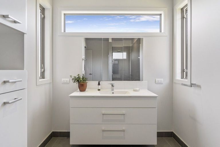 Photo of property in 40 Glenlochy Rise, Acacia Bay, Taupo, 3385