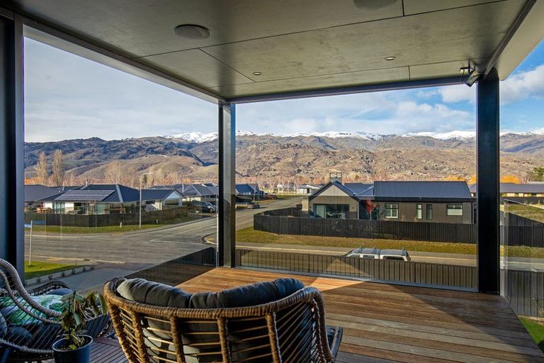 Photo of property in 27 Stratford Drive, Mount Pisa, Cromwell, 9383