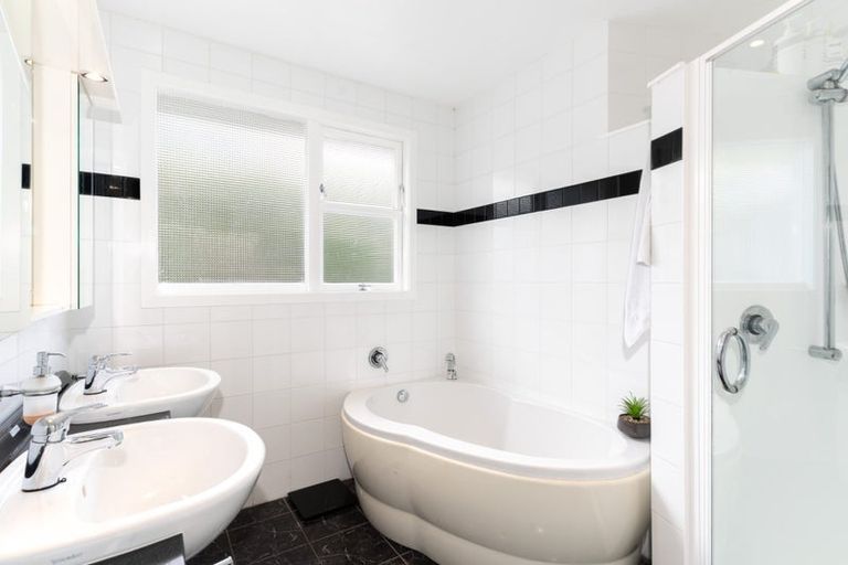 Photo of property in 7 Motukaraka Point, Pauatahanui, Porirua, 5381