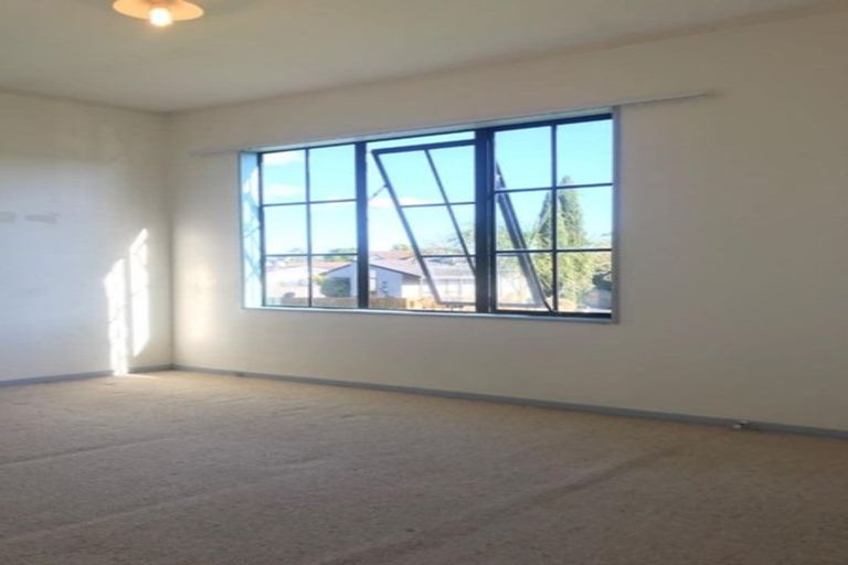 Photo of property in 2/16 De Quincey Terrace, Highland Park, Auckland, 2010