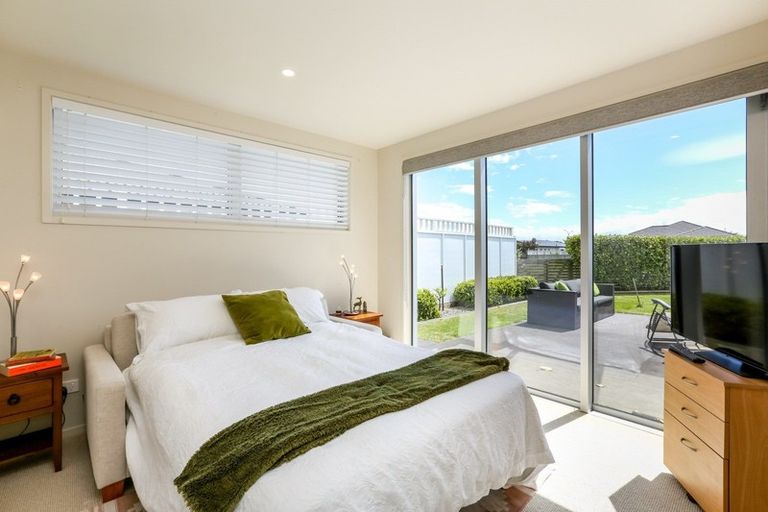 Photo of property in 5 Gleneagles Way, Waiwhakaiho, New Plymouth, 4312