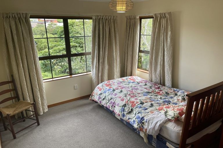 Photo of property in 5 Thatcher Crescent, Crofton Downs, Wellington, 6035