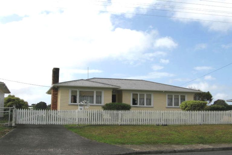 Photo of property in 66 Awaroa Road, Sunnyvale, Auckland, 0612