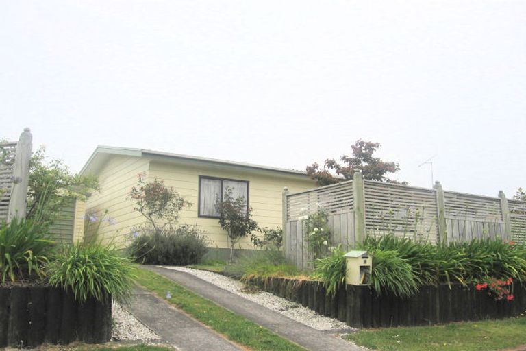 Photo of property in 1 Barnett Place, Te Puke, 3119