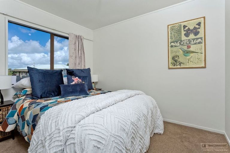 Photo of property in 2/106 Shifnal Drive, Randwick Park, Auckland, 2105