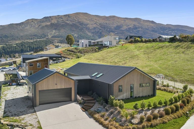 Photo of property in 13 Magpie Place, Lake Hawea, Wanaka, 9382
