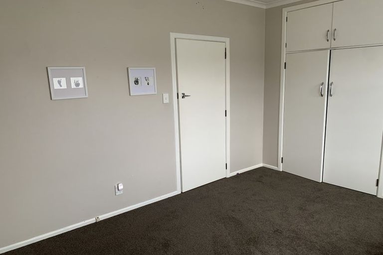 Photo of property in 6 Larsen Crescent, Tawa, Wellington, 5028