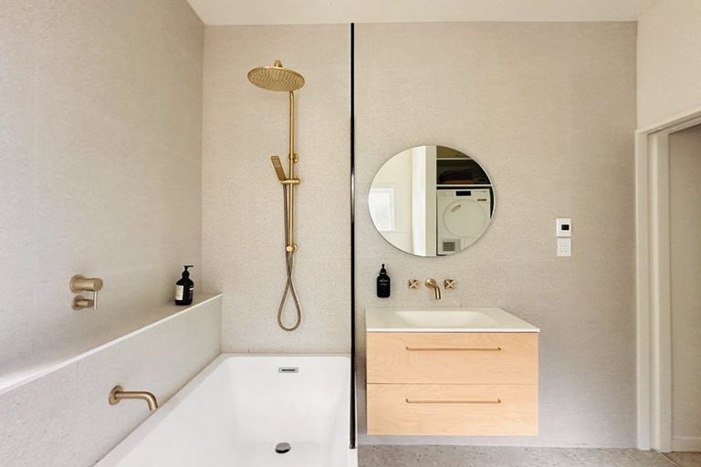 Photo of property in 438 The Esplanade, Island Bay, Wellington, 6023