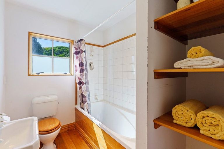 Photo of property in 98 Rahui Road, Otaki, 5512