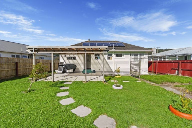 Photo of property in 243 Wellington Road, Wainuiomata, Lower Hutt, 5014