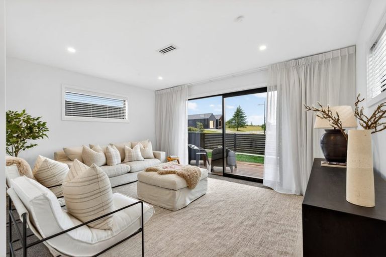 Photo of property in 7 Annie Aranui Drive, Poraiti, 4182