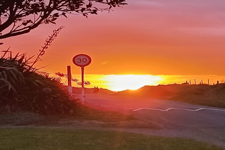 Photo of property in 2 Morgan Street, Castlecliff, Whanganui, 4501