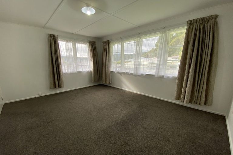 Photo of property in 19 Shackleton Grove, Stokes Valley, Lower Hutt, 5019